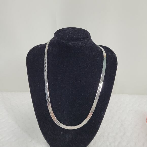 Jennifer Zeuner Allie Necklace Silver IP Plating - Picture 1 of 5